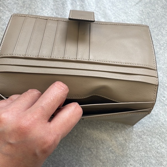 Authentic FENDI Peekabo Gray Beige Roman Leather Long Wallet Made in Italy - Picture 11 of 14